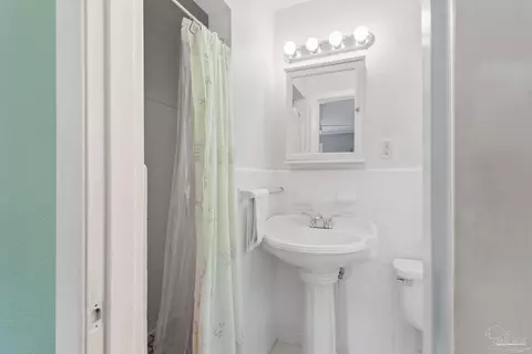 Bath - 6494 Cedar St, Milton, FL 32570 photo 2 of 3