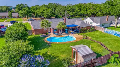 2913 Glenn St, Gulf Breeze, FL 32563