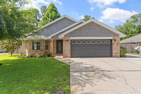 898 Lake Aire Dr, Pensacola, FL 32506