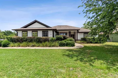 2734 Lakes Edge Ln, Navarre, FL 32566