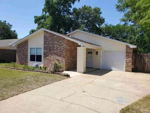 4135 Elmcrest Dr, Pensacola, FL 32504