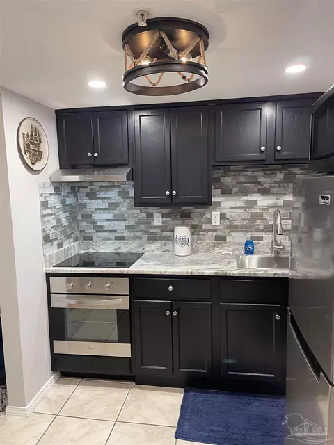 201 Stillman St #411, Pensacola, FL 32505