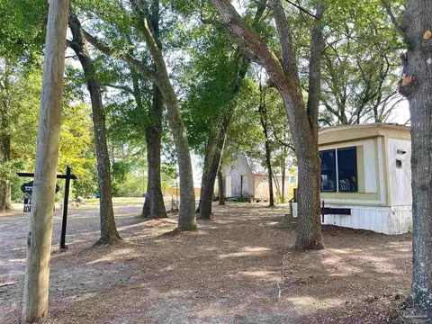 5549 Jaker Ln, Pensacola, FL 32526