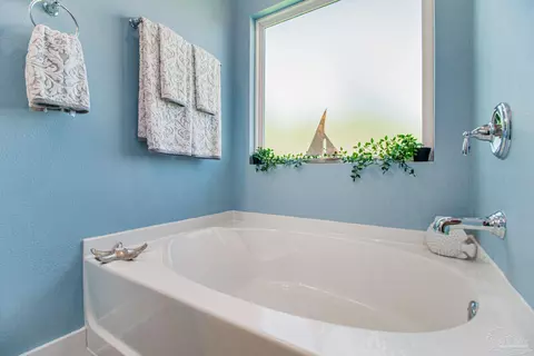 Bath - 5849 Danbury Blvd, Pace, FL 32571 photo 3 of 4