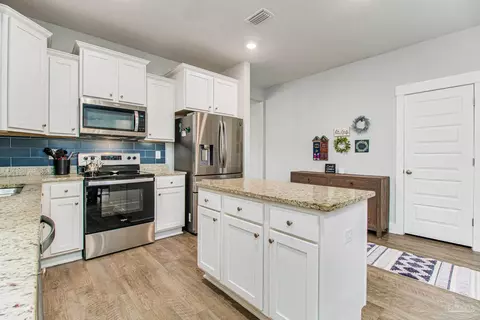 Kitchen - 5849 Danbury Blvd, Pace, FL 32571 photo 3 of 4