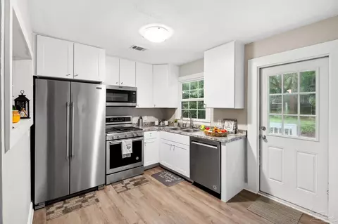 Kitchen - 6612 Cedar St, Milton, FL 32570 photo 1 of 2
