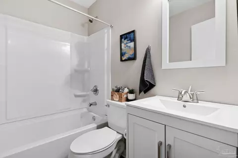 Bath - 6612 Cedar St, Milton, FL 32570 photo 1 of 2