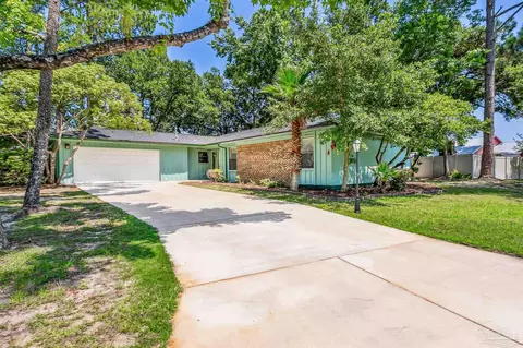 1820 Foxbriar Dr, Pensacola, FL 32507