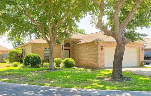 4161 Longwood Cir, Gulf Breeze, FL 32563