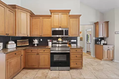Kitchen - 2879 Greystone Dr, Pace, FL 32571 photo 3 of 4
