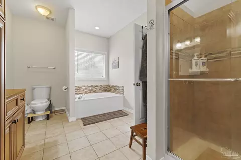 Bath - 2879 Greystone Dr, Pace, FL 32571 photo 2 of 4