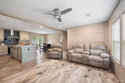 7904 Custom Ct, Milton, FL 32583 photo 4