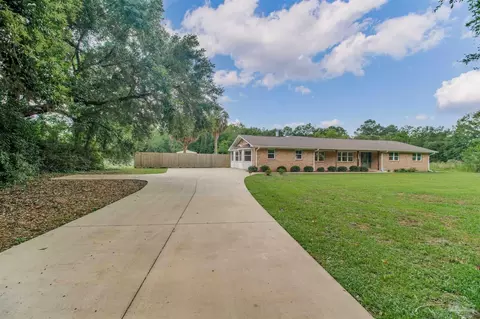 9843 Heather Dr, Cantonment, FL 32533