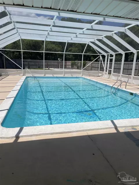 8 Manor Dr, Pensacola, FL 32507