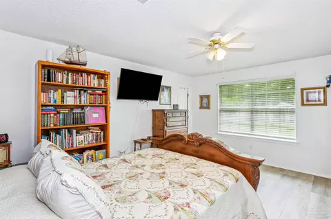 Bedroom - 5543 Chantilly Cir, Milton, FL 32583 photo 1 of 4