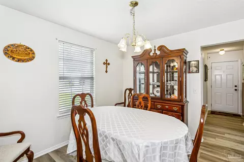 Dining - 5543 Chantilly Cir, Milton, FL 32583 photo 1 of 2
