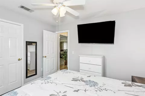 Bedroom - 5543 Chantilly Cir, Milton, FL 32583 photo 4 of 4