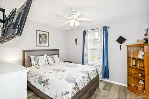 Bedroom - 5543 Chantilly Cir, Milton, FL 32583 photo 3 of 4
