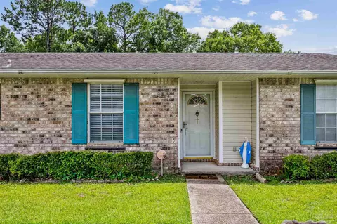 Exterior - 5543 Chantilly Cir, Milton, FL 32583 photo 3 of 7