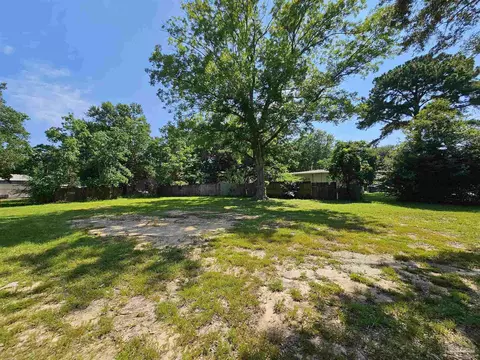 907 Crystal Springs Ave, Pensacola, FL 32505