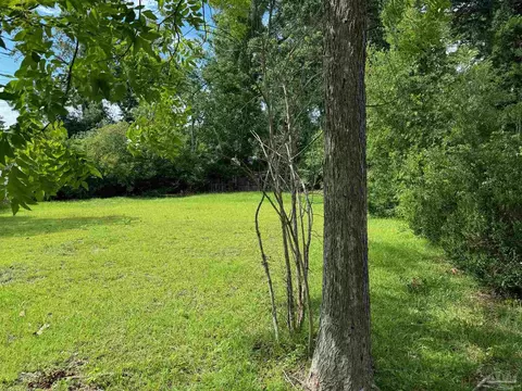 6614 Flagler Dr, Pensacola, FL 32503