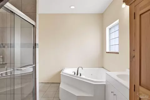 Bath - 2489 Dunsford Rd, Jay, FL 32565 photo 3 of 4