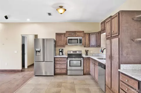 Kitchen - 2489 Dunsford Rd, Jay, FL 32565 photo 2 of 3