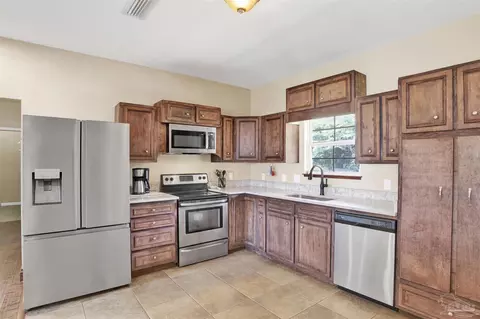 Kitchen - 2489 Dunsford Rd, Jay, FL 32565 photo 3 of 3