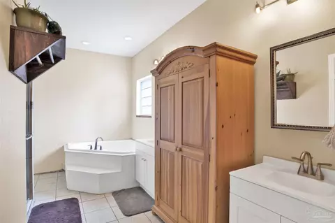 Bath - 2489 Dunsford Rd, Jay, FL 32565 photo 1 of 4