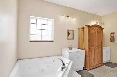 Bath - 2489 Dunsford Rd, Jay, FL 32565 photo 2 of 4