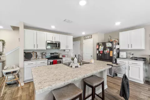 Kitchen - 4755 Integrity Ct, Milton, FL 32570 photo 3 of 4