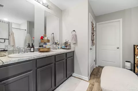 Bath - 4755 Integrity Ct, Milton, FL 32570 photo 2 of 3