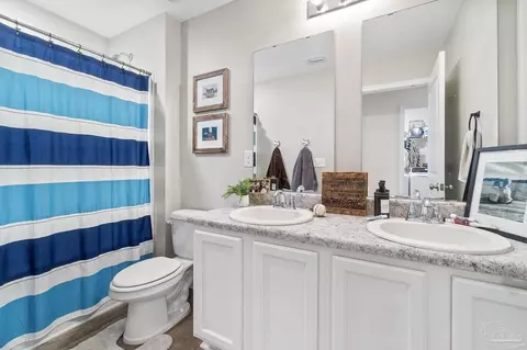 Bath - 4755 Integrity Ct, Milton, FL 32570 photo 3 of 3