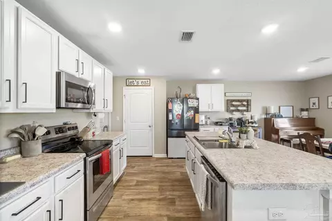 Kitchen - 4755 Integrity Ct, Milton, FL 32570 photo 4 of 4