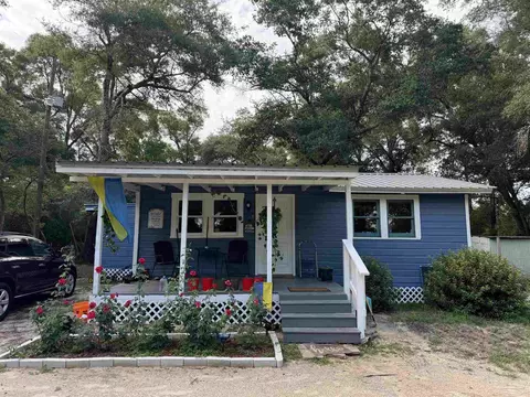 6538 Magnolia St, Milton, FL 32570