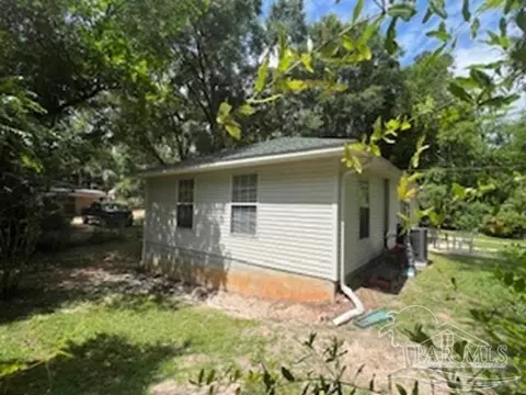 5628 Juniper St, Milton, FL 32570 photo 4