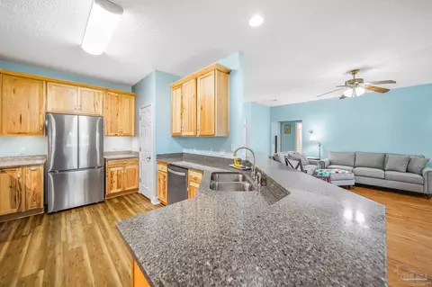Kitchen - 3781 Willard Norris Rd, Pace, FL 32571 photo 2 of 4
