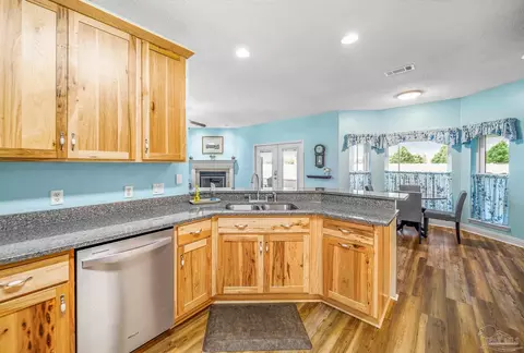Kitchen - 3781 Willard Norris Rd, Pace, FL 32571 photo 4 of 4
