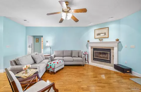 Living - 3781 Willard Norris Rd, Pace, FL 32571 photo 2 of 3