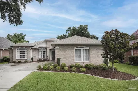 5928 Hermitage Dr, Pensacola, FL 32504