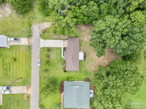 View/Area - 1184 Heathrow Dr, Cantonment, FL 32533 photo 3 of 11