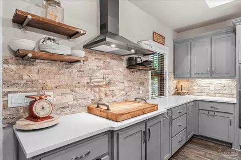 Kitchen - 4625 Briaroak Dr, Pace, FL 32571 photo 6 of 8