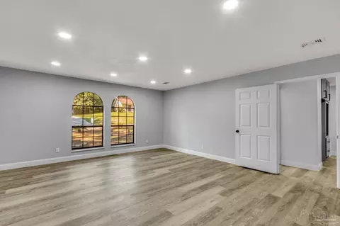 Living - 6467 Outer Dr, Milton, FL 32570 photo 6 of 9
