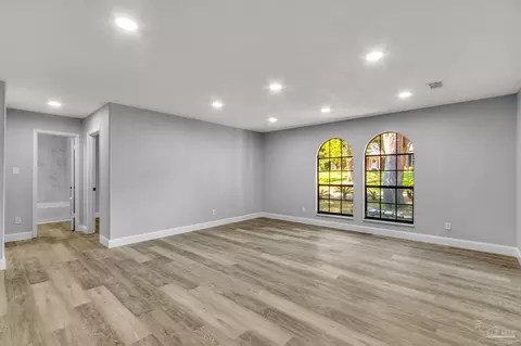 Living - 6467 Outer Dr, Milton, FL 32570 photo 7 of 9