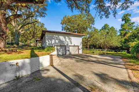 Exterior - 6467 Outer Dr, Milton, FL 32570 photo 3 of 8