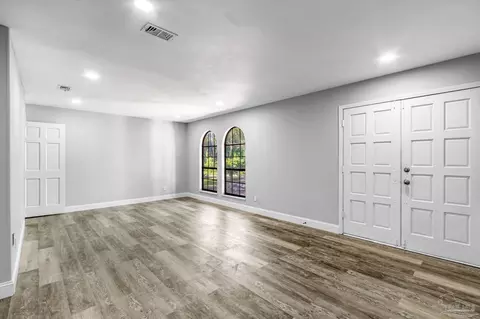 Living - 6467 Outer Dr, Milton, FL 32570 photo 5 of 9