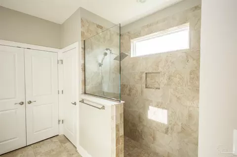 Bath - 7915 Silver Maple Dr, Milton, FL 32583 photo 3 of 6