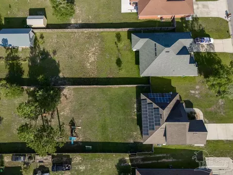 View/Area - 7915 Silver Maple Dr, Milton, FL 32583 photo 4 of 7