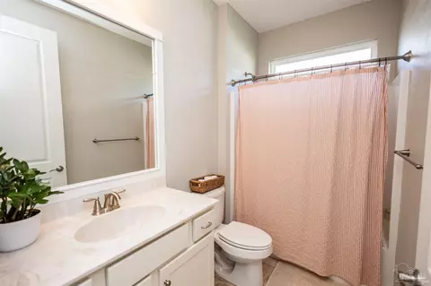 Bath - 7915 Silver Maple Dr, Milton, FL 32583 photo 4 of 6