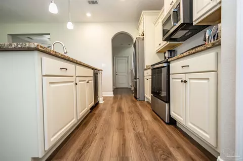 Kitchen - 7915 Silver Maple Dr, Milton, FL 32583 photo 2 of 2